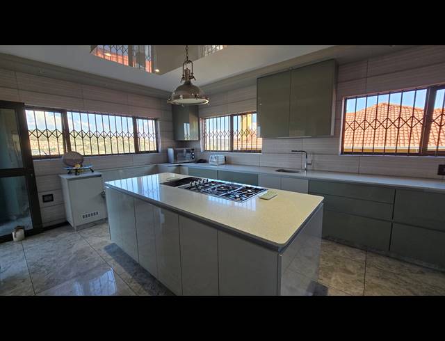 6 BEDROOM FREEHOLD FOR SALE IN WINCHESTER HILLS